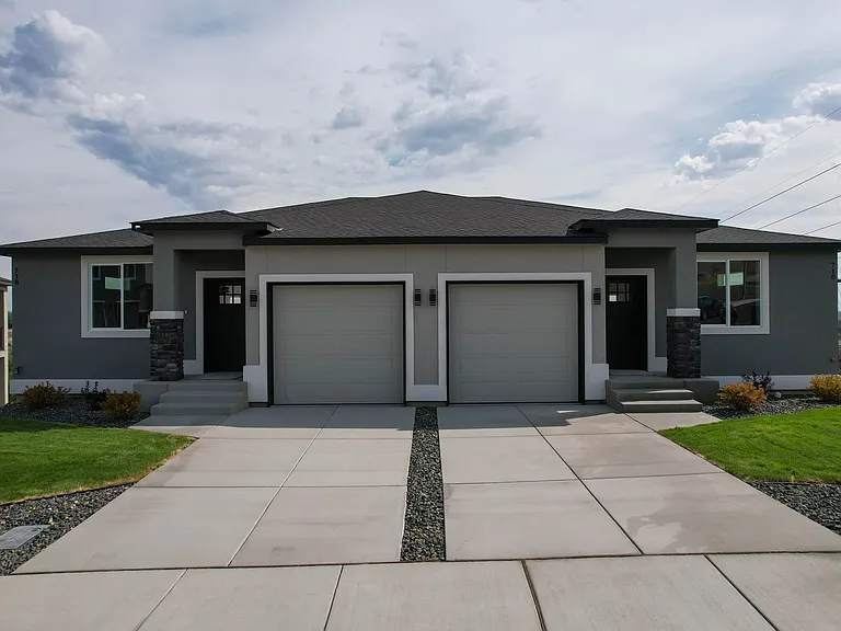 771 Rio Vista Loop — Photo 1