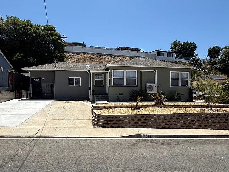 1811 Parrot St — Photo 10