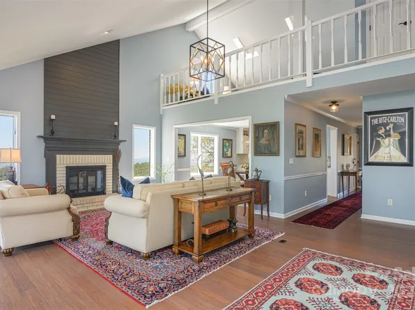 906 Fleetwood Plz, Hendersonville, NC 28739