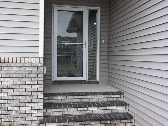 4th image of 3038 Katherine Dr E