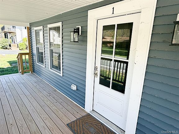 3rd image of 162 Rockland Road