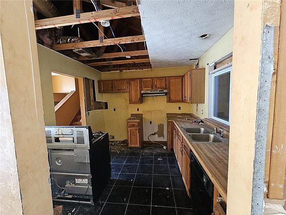 3rd image of 3738 Sandy Shoals Ln