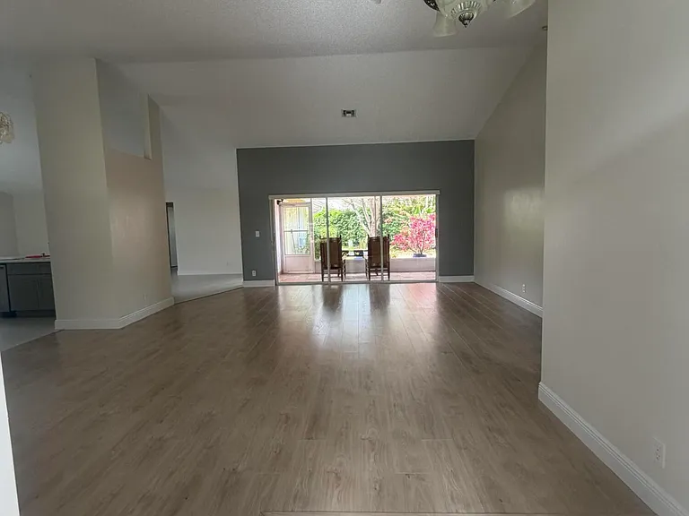 1401 Hideaway Bnd — Photo 2