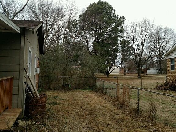 5th image of 1325 Holly Ave