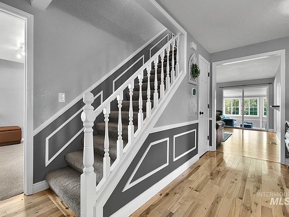 4th image of 5429 N Capson Ave