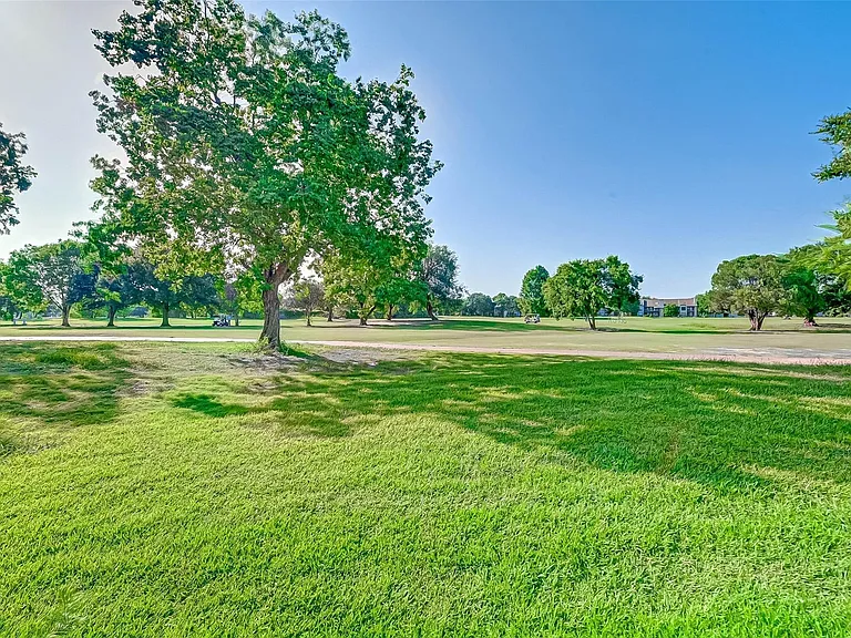 8252 Golf Green Cir — Photo 35