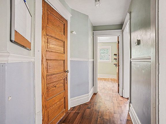 5th image of 805 W Vine St