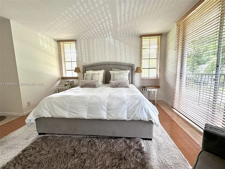 901 W Cypress Ln #201 — Photo 28