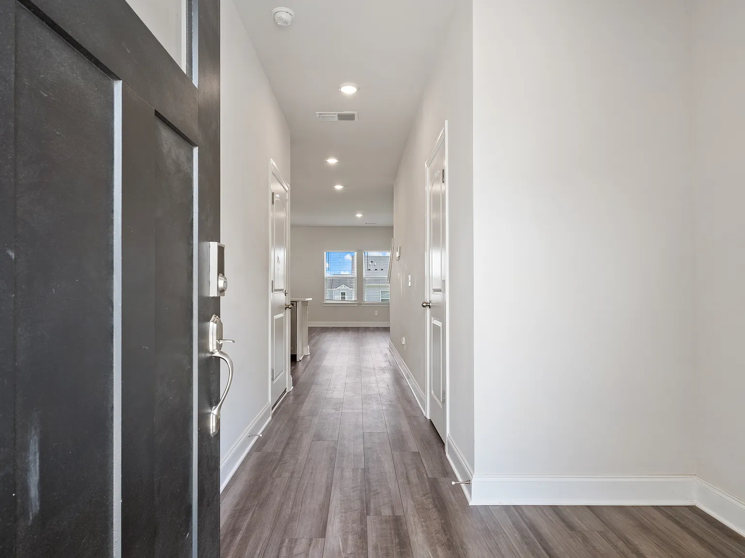 3 bed, 2.5 bath, 1601 sqft, $2,350 — Photo 2