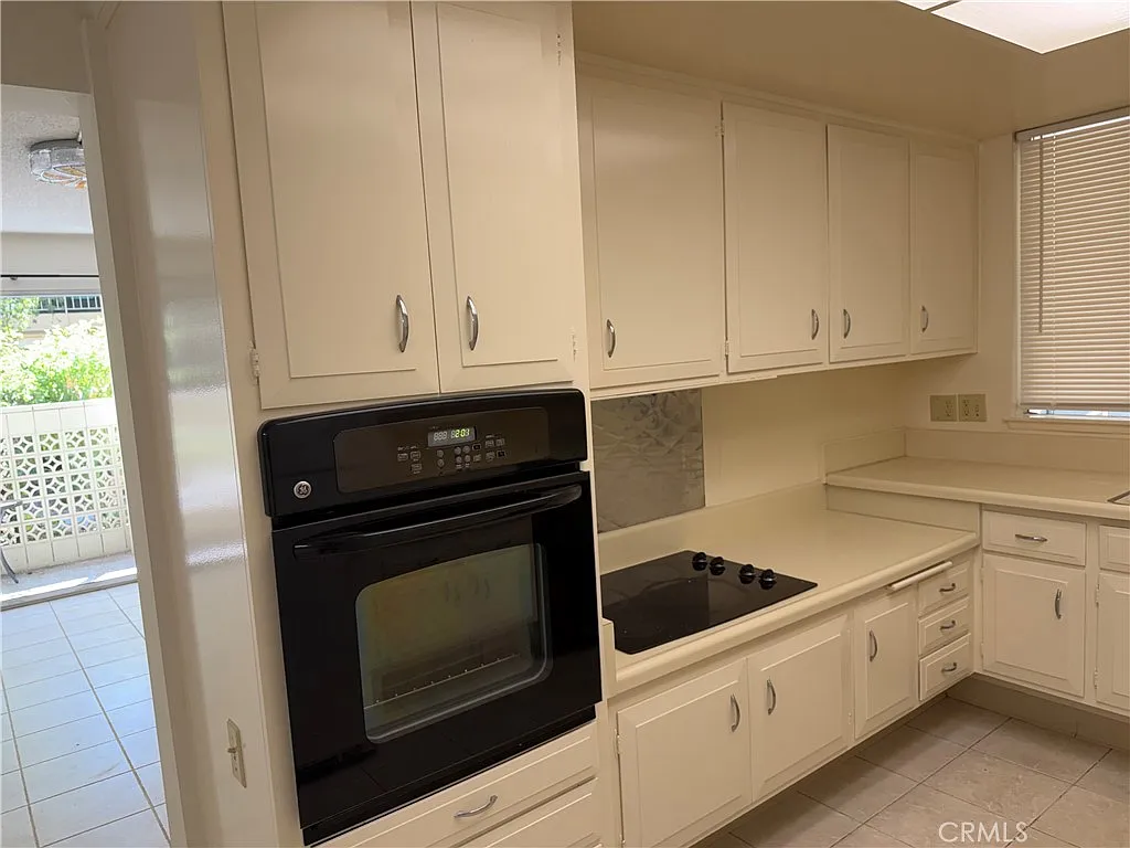 2 bed, 1040 sqft, $2,650 — Photo 3