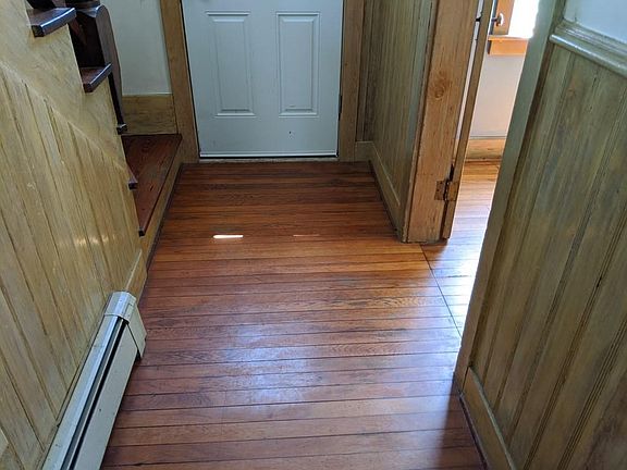 5th image of 221 Sprague St