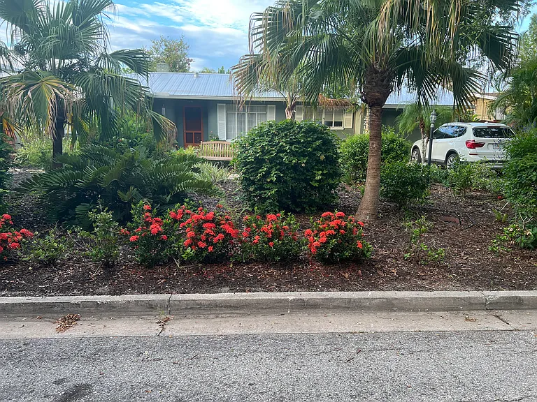 2216 Hibiscus St — Photo 1