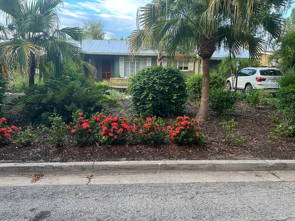 2216 Hibiscus St