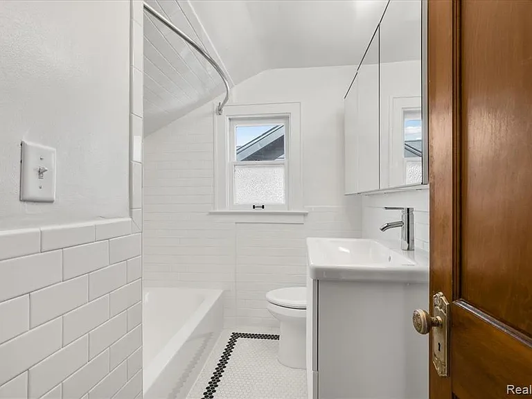 522 N Washington Ave — Photo 16
