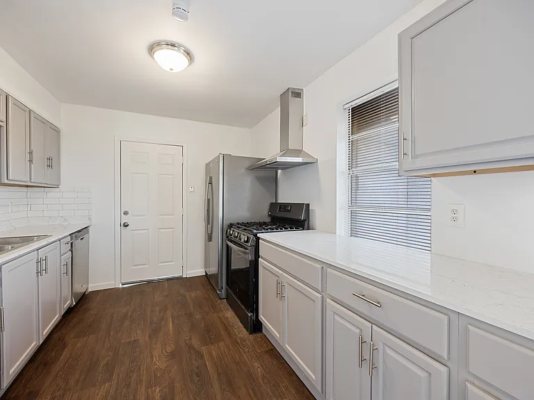 3827 Vineyard Dr — Photo 5