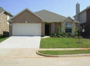 1016 Albatross Ln, Aubrey, TX 76227