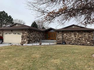 1419 Pershing Rd, Hastings, NE 68901