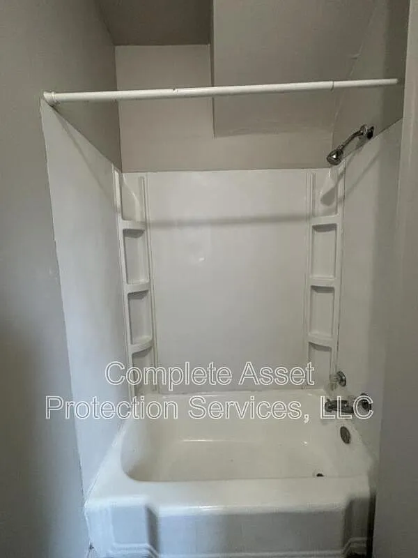1 bed, 1.0 bath, $800 — Photo 3