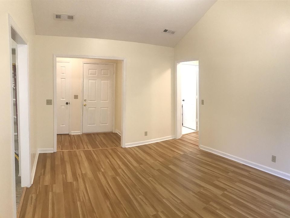 2nd image of 3561 Lake Towne Dr