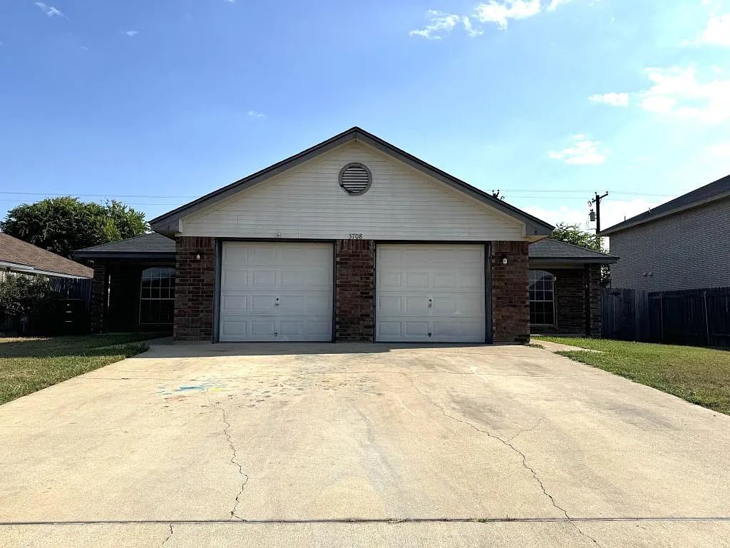 3708 Gus Apt B — Photo 1