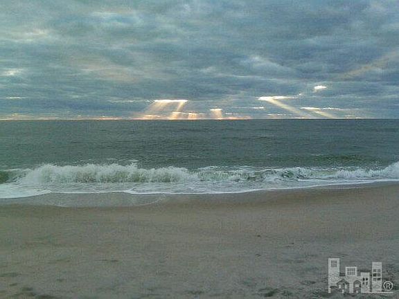 Minutes to the beach~
