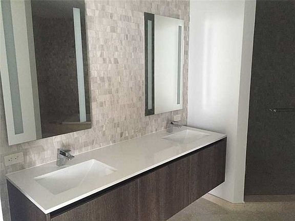 5th image of 68 SE 6th St #3212