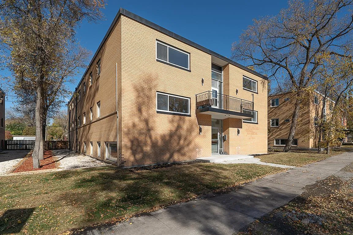 303 Stradbrook — Photo 1