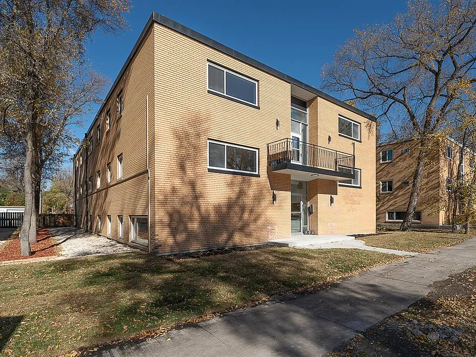 303 Stradbrook Ave #13