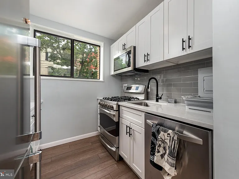 305 C St NE #104 — Photo 10