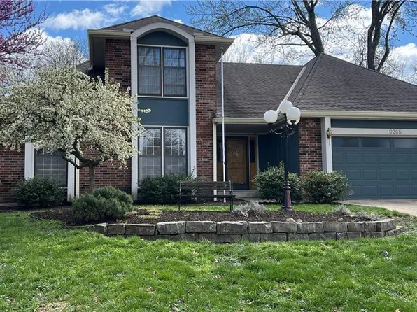 9205 W 112th Ter, Overland Park, KS 66210