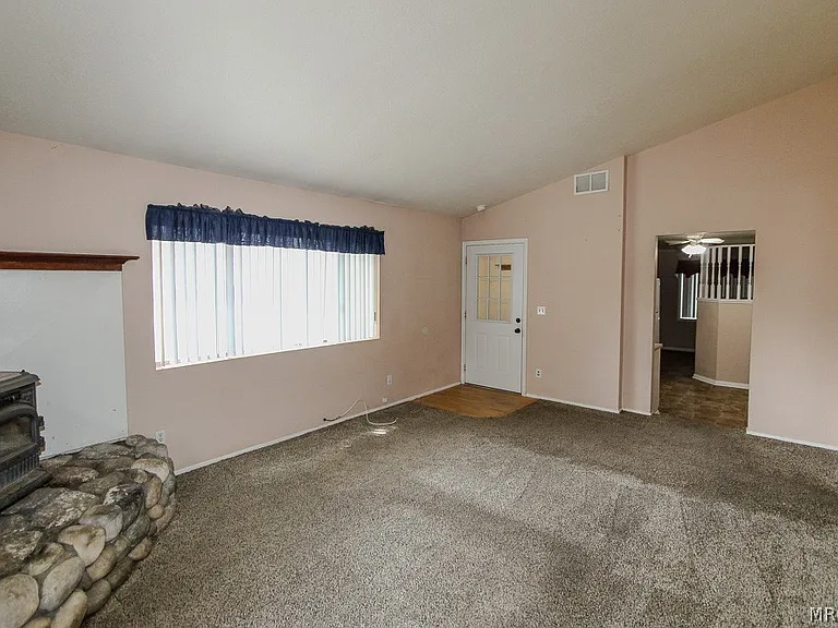 870 Ash Ln — Photo 6