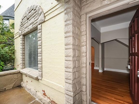 3rd image of 137 W 2nd Ave
