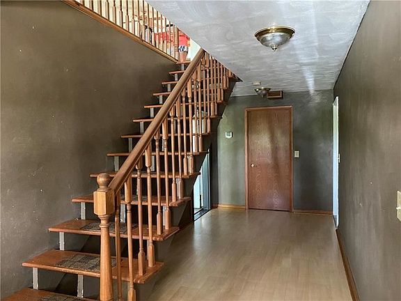 2nd image of 2640 Cromwell Hempfield Township