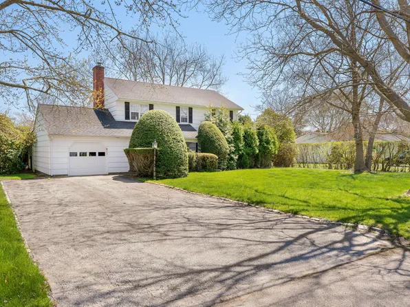 18 S Rosko Dr, Southampton, NY 11968