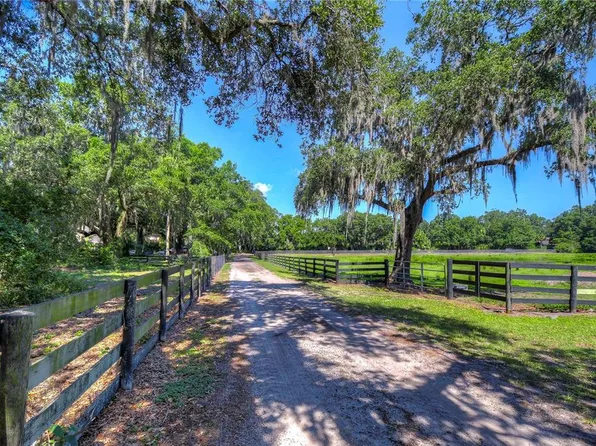 150 S Smokey Mountain Rd, Seffner, FL 33584
