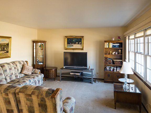 5th image of 1515 Amherst Dr