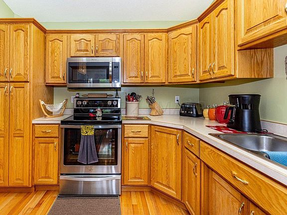 3rd image of 2718 Wheatland Dr S