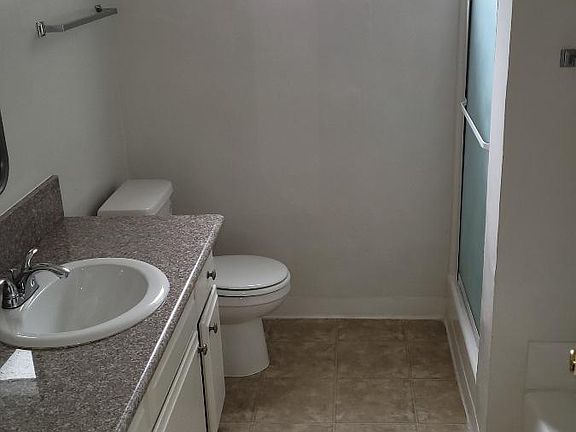 4th image of 11922 Kling St #108