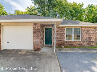 616 S Dockery Ln, Fayetteville, AR 72701