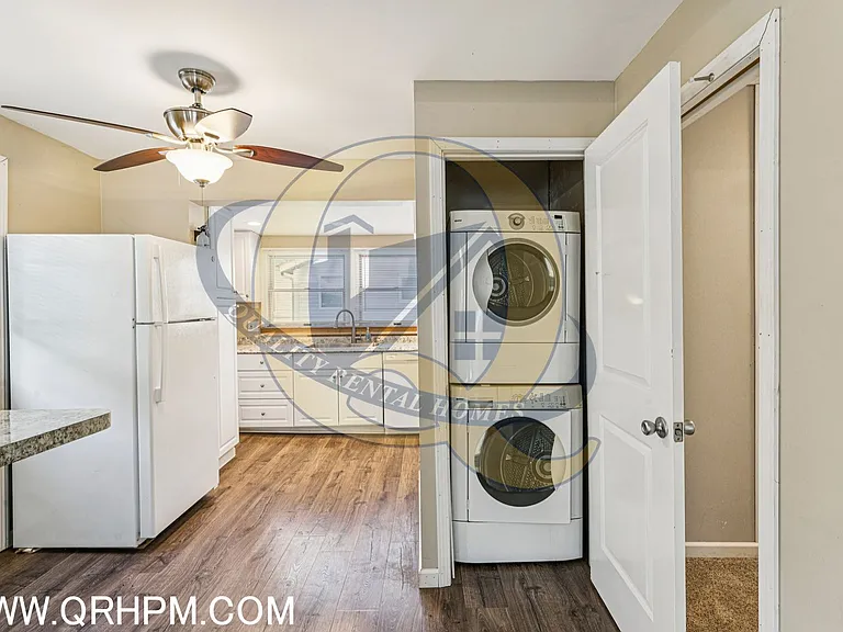 2040 Linden St — Photo 9
