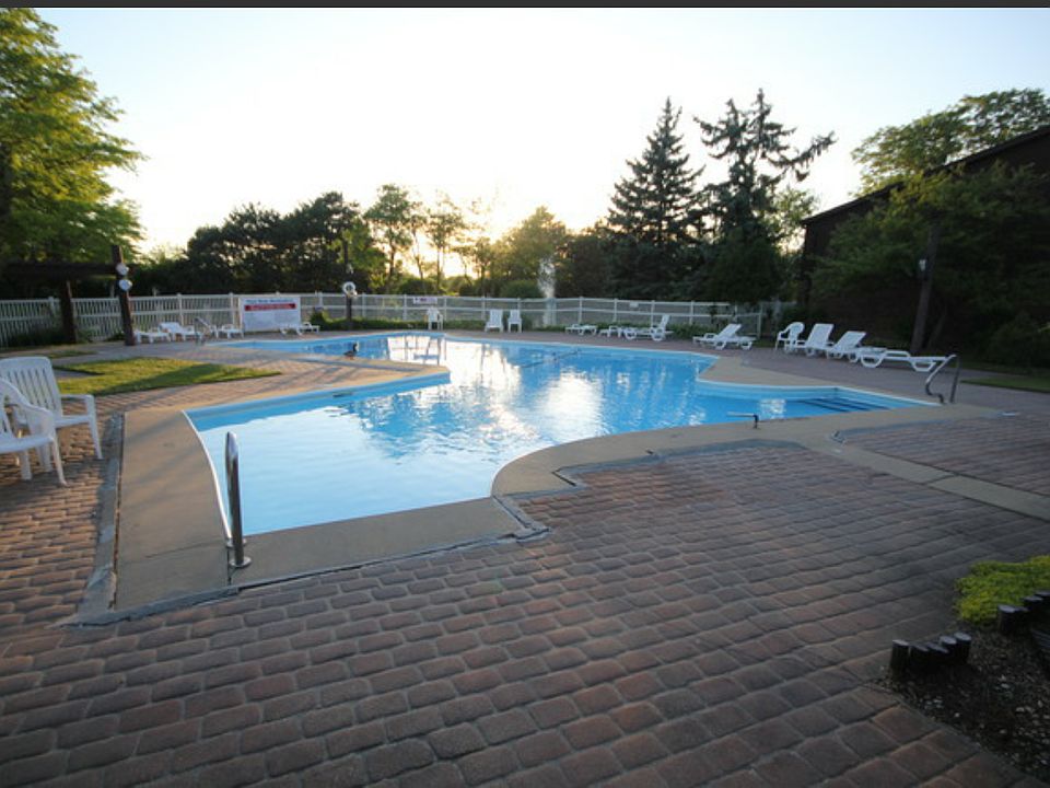 Pool and clubhouse 