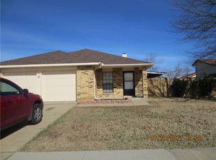 601 Valley Spring Dr, Arlington, TX 76018