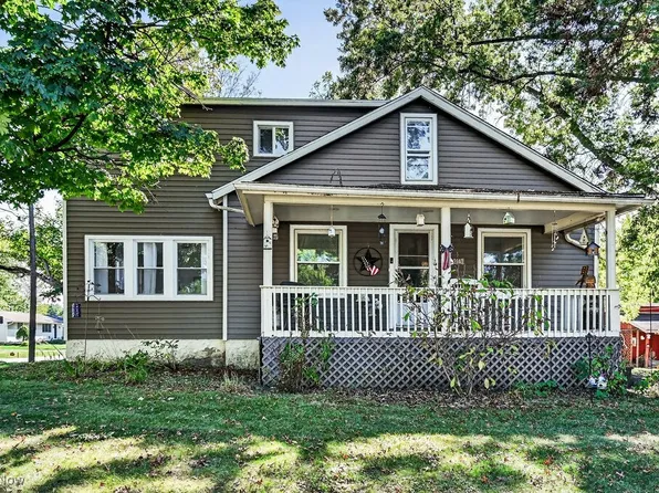 2140 Uniondale Dr, Stow, OH 44224