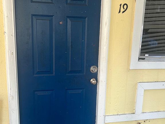 3rd image of 717 SE 5th Ave #19