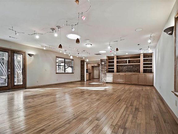 4th image of 2832 N Sunny Ln