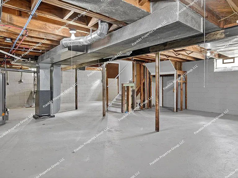 18500 Archdale St — Photo 23