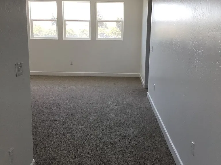 2901 Sand Hills Ave — Photo 25