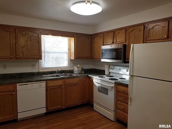 3rd image of 2702-04 W Millbrook Ct