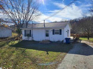 10927 Cedar St, Honor, MI 49640