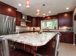 10 Drummers Log Ln, Bedminster, NJ 07921